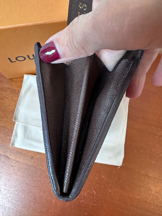 Louis Vuitton Damier Ebene
Sarah Wallet - Picture 15 of 16